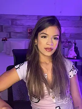 Snapshot of Alisha-Bond chatting on December 20, 11:26 pm Alisha-Bond online show from December 20, 11:26 pm