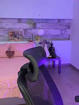 Snapshot of Alisha-Bond chatting on December 24, 12:11 am Alisha-Bond online show from December 24, 12:11 am