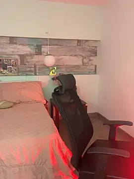 Snapshot of Alisha-Bond chatting on December 28, 11:37 pm Alisha-Bond online show from December 28, 11:37 pm