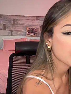 Snapshot of Alisha-Bond chatting on January 11, 1:37 am Alisha-Bond online show from January 11, 1:37 am