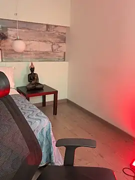 Snapshot of Alisha-Bond chatting on January 16, 3:23 am Alisha-Bond online show from January 16, 3:23 am