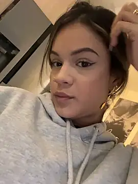 Snapshot of Alisha-Bond chatting on February 7, 11:03 pm Alisha-Bond online show from February 7, 11:03 pm