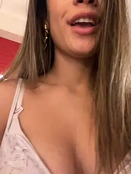 Snapshot of Alisha-Bond chatting on March 8, 3:06 am Alisha-Bond online show from March 8, 3:06 am