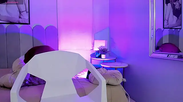 Lucy Williiams online show from February 5, 6:46 am