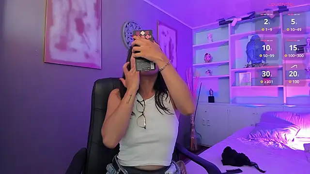 Lucy Williiams online show from March 15, 7:59 pm