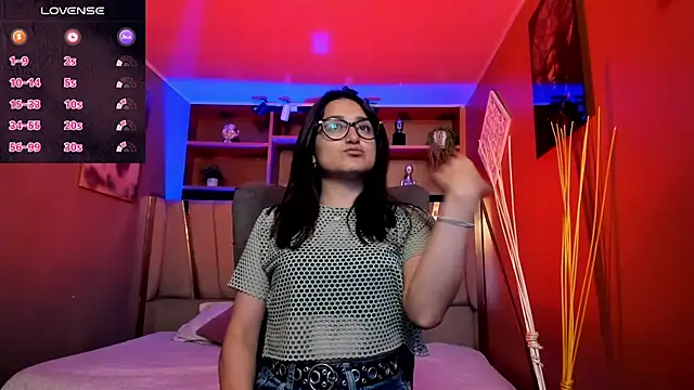 Lucy Williiams online show from November 10, 11:31 am