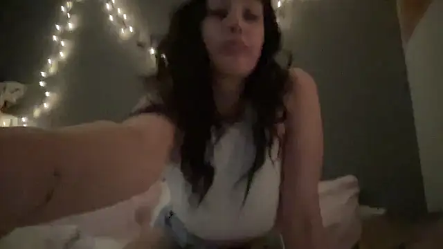 Snapshot of lonelylexxxie chatting on January 12, 5:45 am lonelylexxxie online show from January 12, 5:45 am