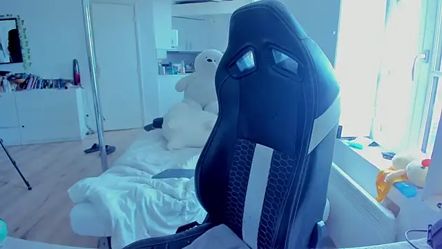 CeriseLapine online show from March 21, 8:39 am