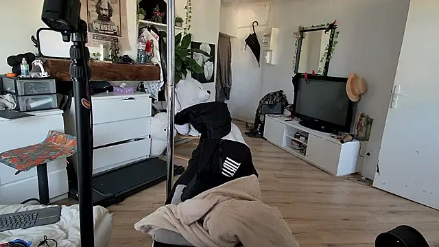 CeriseLapine online show from November 20, 2:50 pm