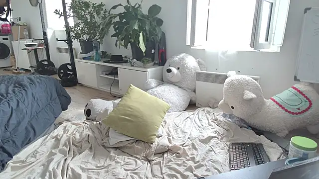 CeriseLapine online show from April 21, 8:20 am