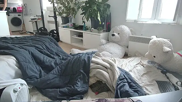 CeriseLapine online show from April 22, 9:22 am