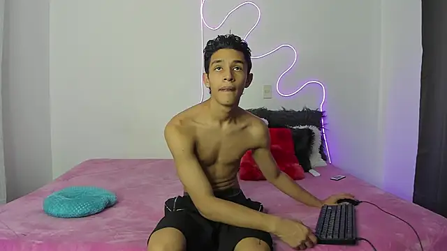 evanscollins online show from December 1, 9:04 pm