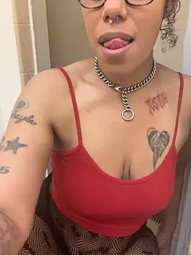 Snapshot of Princess_Desirae chatting on May 18, 5:57 am Princess Desirae online show from May 18, 5:57 am