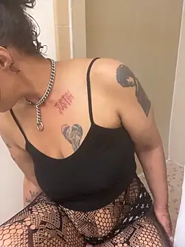 Snapshot of Princess_Desirae chatting on May 20, 6:19 am Princess Desirae online show from May 20, 6:19 am