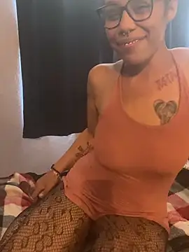 Snapshot of Princess_Desirae chatting on May 24, 6:46 pm Princess Desirae online show from May 24, 6:46 pm