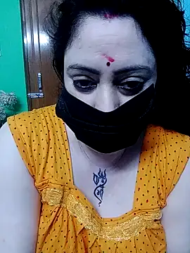 Snapshot of Raja_Ranii chatting on February 9, 5:43 pm Raja Ranii online show from February 9, 5:43 pm