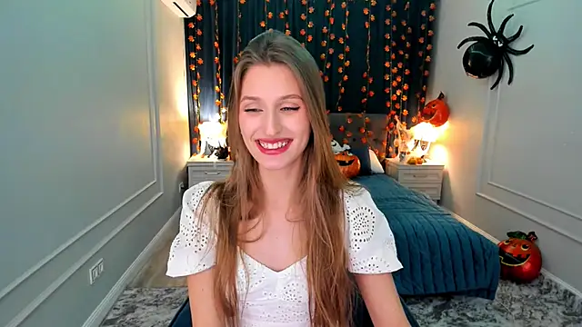 Snapshot of NaturalBeaty chatting on October 10, 7:57 pm NaturalBeaty online show from October 10, 7:57 pm