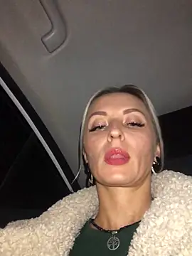 Snapshot of Diamond_Bunny_ chatting on December 11, 4:20 pm Diamond Bunny  online show from December 11, 4:20 pm