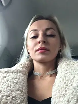 Snapshot of Diamond_Bunny_ chatting on December 14, 12:23 pm Diamond Bunny  online show from December 14, 12:23 pm