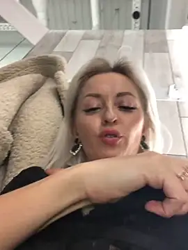 Snapshot of Diamond_Bunny_ chatting on December 16, 4:16 pm Diamond Bunny  online show from December 16, 4:16 pm