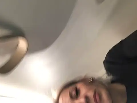 Snapshot of Diamond_Bunny_ chatting on December 18, 6:03 pm Diamond Bunny  online show from December 18, 6:03 pm