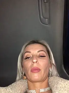 Snapshot of Diamond_Bunny_ chatting on December 19, 4:35 pm Diamond Bunny  online show from December 19, 4:35 pm