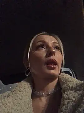 Snapshot of Diamond_Bunny_ chatting on December 21, 3:20 pm Diamond Bunny  online show from December 21, 3:20 pm