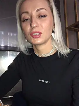 Snapshot of Diamond_Bunny_ chatting on December 23, 5:11 pm Diamond Bunny  online show from December 23, 5:11 pm