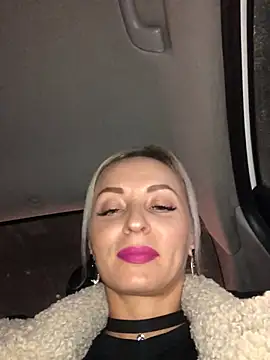 Snapshot of Diamond_Bunny_ chatting on January 4, 4:00 pm Diamond Bunny  online show from January 4, 4:00 pm