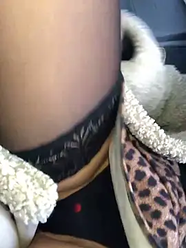 Snapshot of Diamond_Bunny_ chatting on January 11, 10:29 am Diamond Bunny  online show from January 11, 10:29 am