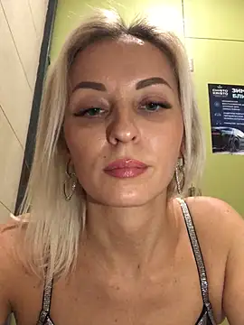 Snapshot of Diamond_Bunny_ chatting on January 13, 6:05 pm Diamond Bunny  online show from January 13, 6:05 pm