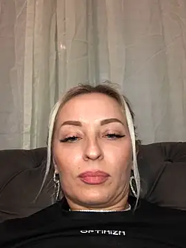 Snapshot of Diamond_Bunny_ chatting on February 2, 5:04 pm Diamond Bunny  online show from February 2, 5:04 pm