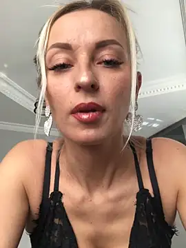 Snapshot of Diamond_Bunny_ chatting on February 4, 9:49 am Diamond Bunny  online show from February 4, 9:49 am