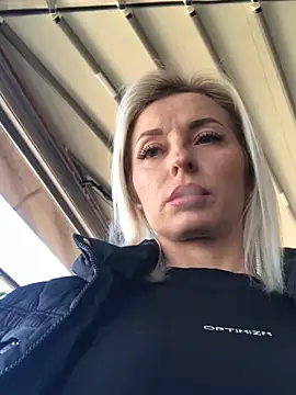 Snapshot of Diamond_Bunny_ chatting on February 7, 9:47 am Diamond Bunny  online show from February 7, 9:47 am