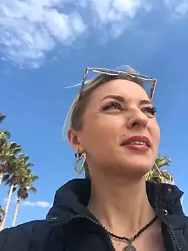 Snapshot of Diamond_Bunny_ chatting on February 12, 12:33 pm Diamond Bunny  online show from February 12, 12:33 pm