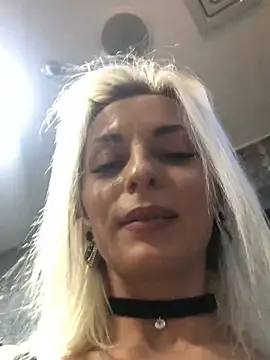 Snapshot of Diamond_Bunny_ chatting on February 14, 12:03 pm Diamond Bunny  online show from February 14, 12:03 pm