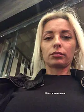 Snapshot of Diamond_Bunny_ chatting on February 16, 4:21 pm Diamond Bunny  online show from February 16, 4:21 pm