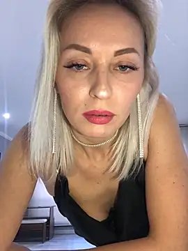 Snapshot of Diamond_Bunny_ chatting on February 20, 3:41 pm Diamond Bunny  online show from February 20, 3:41 pm