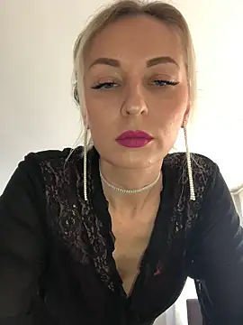 Snapshot of Diamond_Bunny_ chatting on February 21, 1:00 pm Diamond Bunny  online show from February 21, 1:00 pm