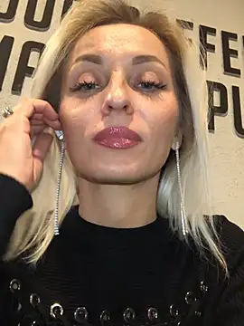 Snapshot of Diamond_Bunny_ chatting on February 25, 4:00 pm Diamond Bunny  online show from February 25, 4:00 pm