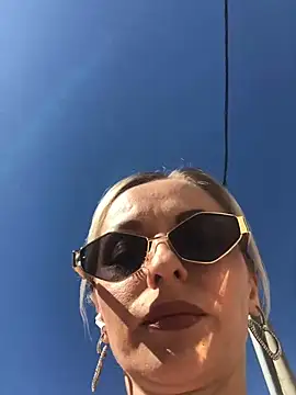 Snapshot of Diamond_Bunny_ chatting on March 7, 11:40 am Diamond Bunny  online show from March 7, 11:40 am