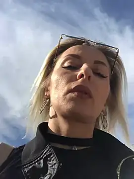 Snapshot of Diamond_Bunny_ chatting on March 8, 1:03 pm Diamond Bunny  online show from March 8, 1:03 pm