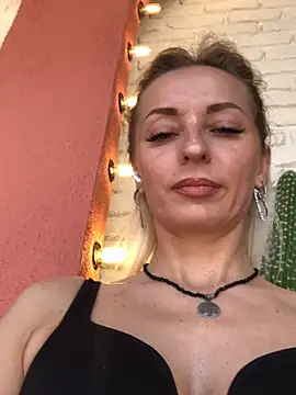 Snapshot of Diamond_Bunny_ chatting on March 14, 12:51 pm Diamond Bunny  online show from March 14, 12:51 pm