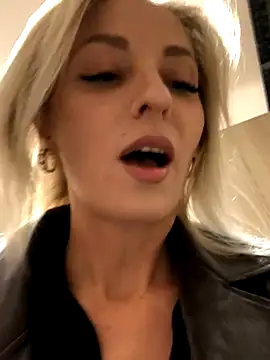 Snapshot of Diamond_Bunny_ chatting on October 5, 2:04 pm Diamond Bunny  online show from October 5, 2:04 pm