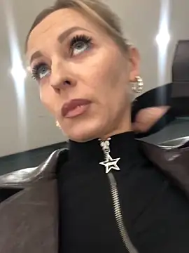 Snapshot of Diamond_Bunny_ chatting on October 23, 4:06 pm Diamond Bunny  online show from October 23, 4:06 pm