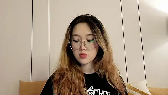 Jennatyan online show from April 22, 5:32 am