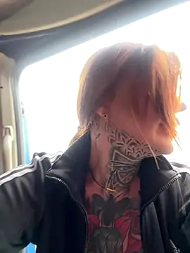 Snapshot of krysstal003 chatting on December 3, 9:51 am krysstal003 online show from December 3, 9:51 am