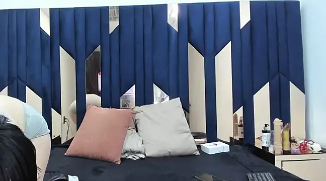 Snapshot of Criistaal_ chatting on January 27, 3:58 am Criistaal  online show from January 27, 3:58 am