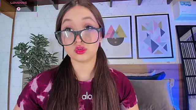 Snapshot of MiaKay1 chatting on November 29, 3:31 am MiaKay1 online show from November 29, 3:31 am