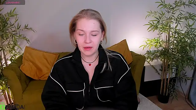 Snapshot of Colleen_Blake chatting on May 20, 4:57 pm Colleen Blake online show from May 20, 4:57 pm